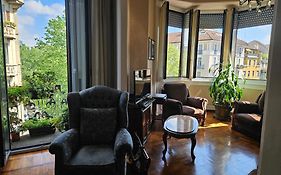 Homegallery - Elegante Appartamento Milanese