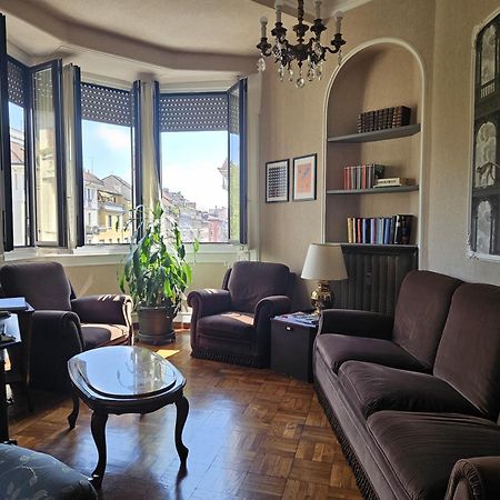 Homegallery - Elegante Appartamento Milanese Exterior photo